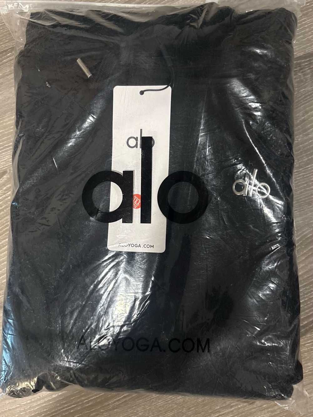 ALO Yoga Men’s Black Hoodie & Sweatpants Set - Picture 4 of 4